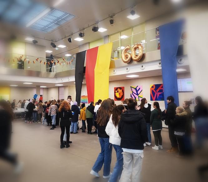 2023-01-26-DFTag-5lang-Schlange-fur-Crepekeine-SuS-erkennbar