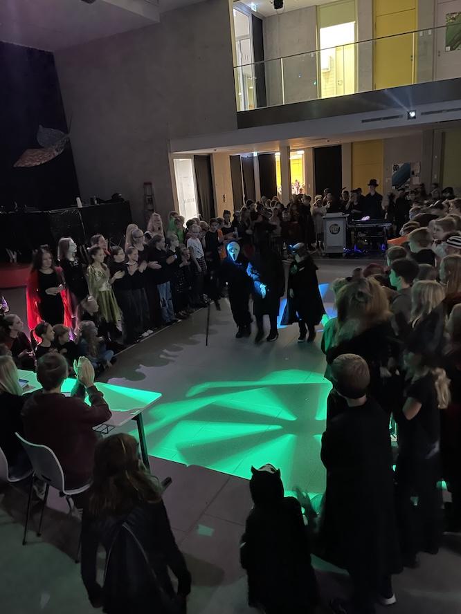 2025-11-09-Halloweenparty2