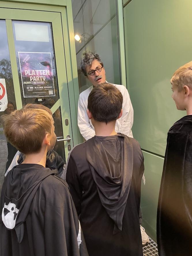 2025-11-09-Halloweenparty4